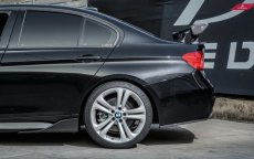 画像1: BMW 3シリーズ F30 セダン Mスポーツ用 サイドステップ 本物DryCarbon ドライカーボン (1)