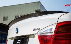 画像3: BMW 3シリーズ E90 セダン トランク用リアスポイラー 本物DryCarbon ドライカーボン (3)