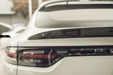 画像5:  PORSCHE ポルシェ Cayenne カイエン Coupe クーペ E3 9Y0 GT リアスポイラー 本物DryCarbon ドライカーボン (5)