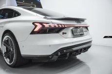 画像16: AUDI RS E-tron GT  トランク リアスポイラー 本物DryCarbon ドライカーボン 入り替え (16)