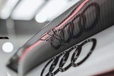 画像15: AUDI RS E-tron GT  トランク リアスポイラー 本物DryCarbon ドライカーボン 入り替え (15)