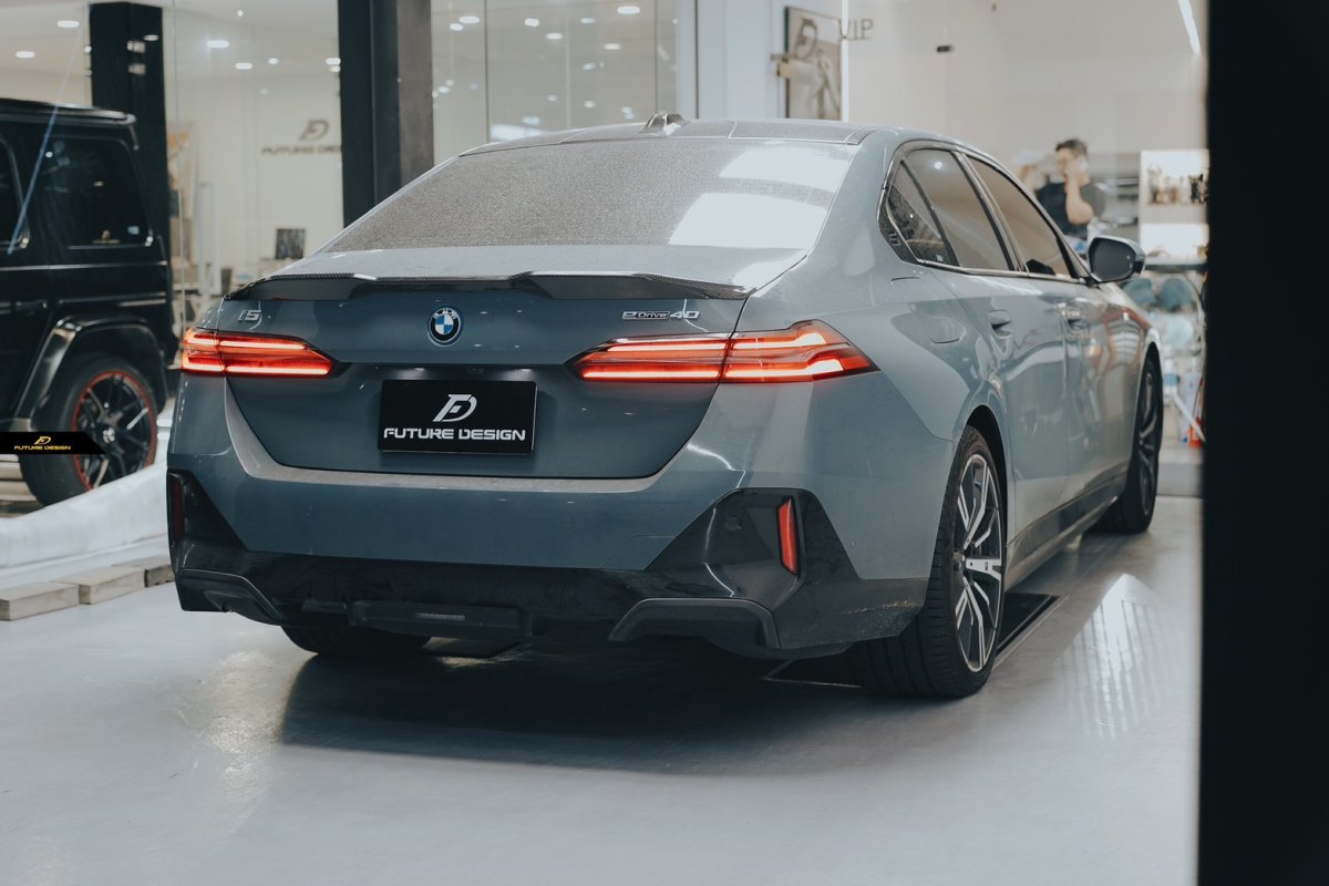 画像15: 【送料無料】BMW 5シリーズ i5 G60 トランク用 リアスポイラー 本物DryCarbon ドライカーボン (15)