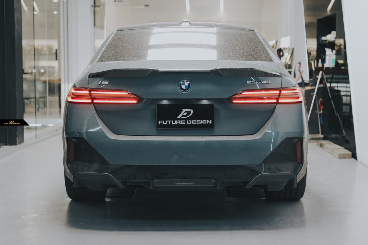 画像10: 【送料無料】BMW 5シリーズ i5 G60 トランク用 リアスポイラー 本物DryCarbon ドライカーボン (10)