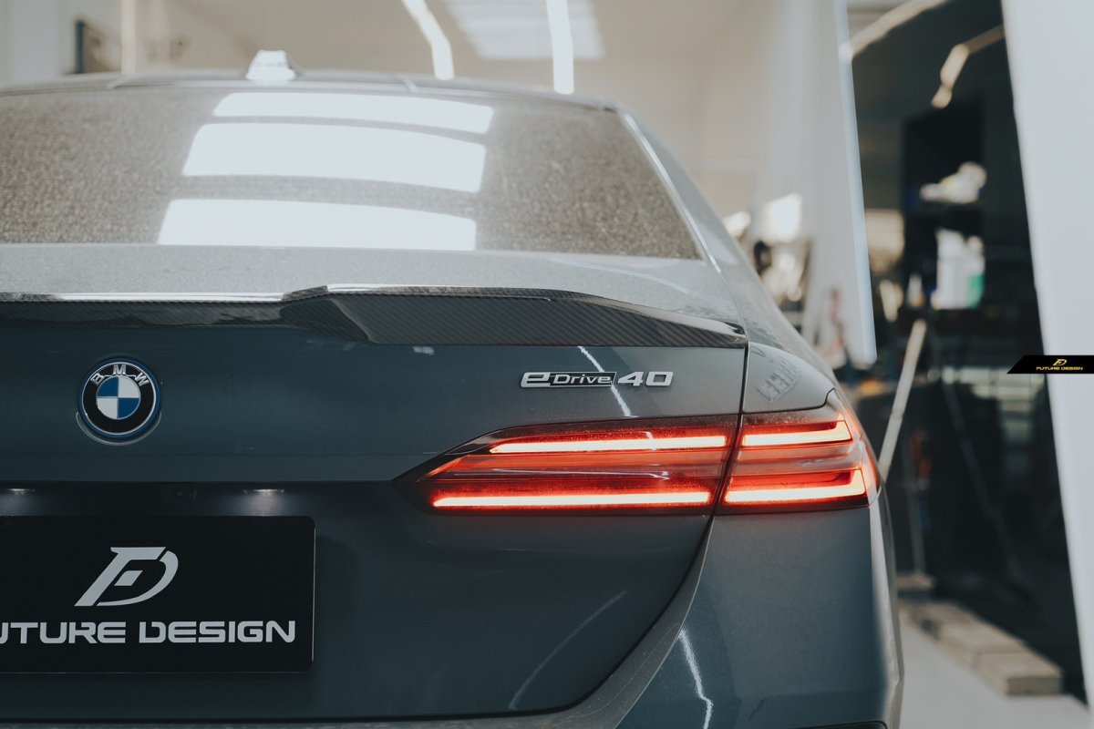 画像11: 【送料無料】BMW 5シリーズ i5 G60 トランク用 リアスポイラー 本物DryCarbon ドライカーボン (11)