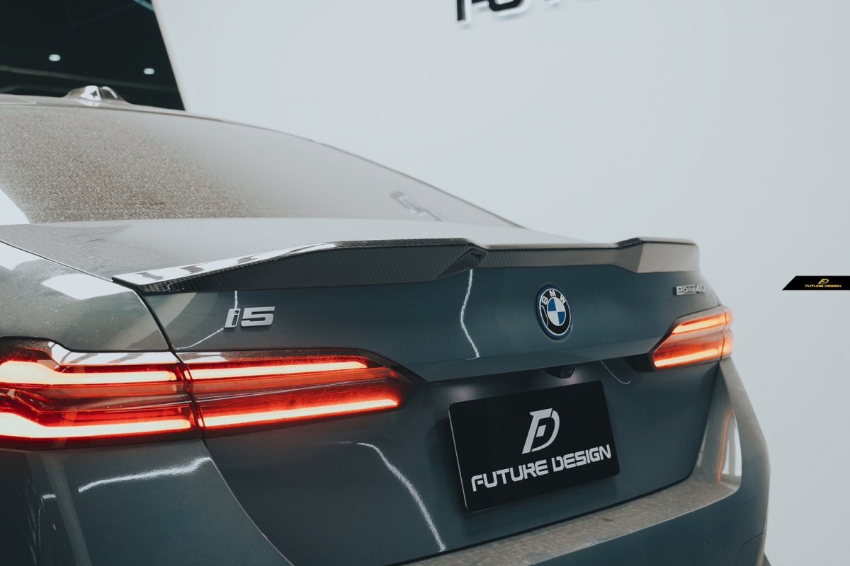 画像7: 【送料無料】BMW 5シリーズ i5 G60 トランク用 リアスポイラー 本物DryCarbon ドライカーボン (7)