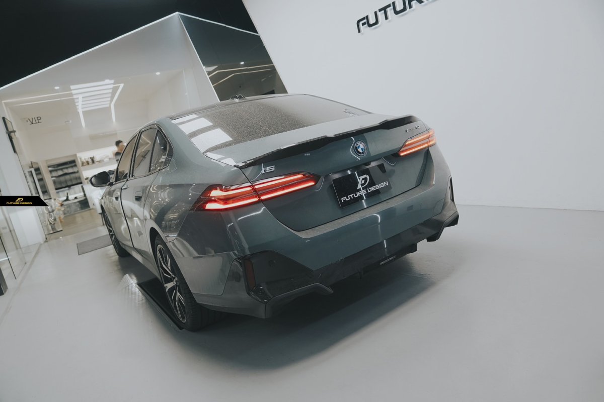 画像17: 【送料無料】BMW 5シリーズ i5 G60 トランク用 リアスポイラー 本物DryCarbon ドライカーボン (17)