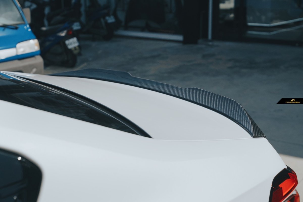 画像26: 【送料無料】BMW 5シリーズ i5 G60 トランク用 リアスポイラー 本物DryCarbon ドライカーボン (26)