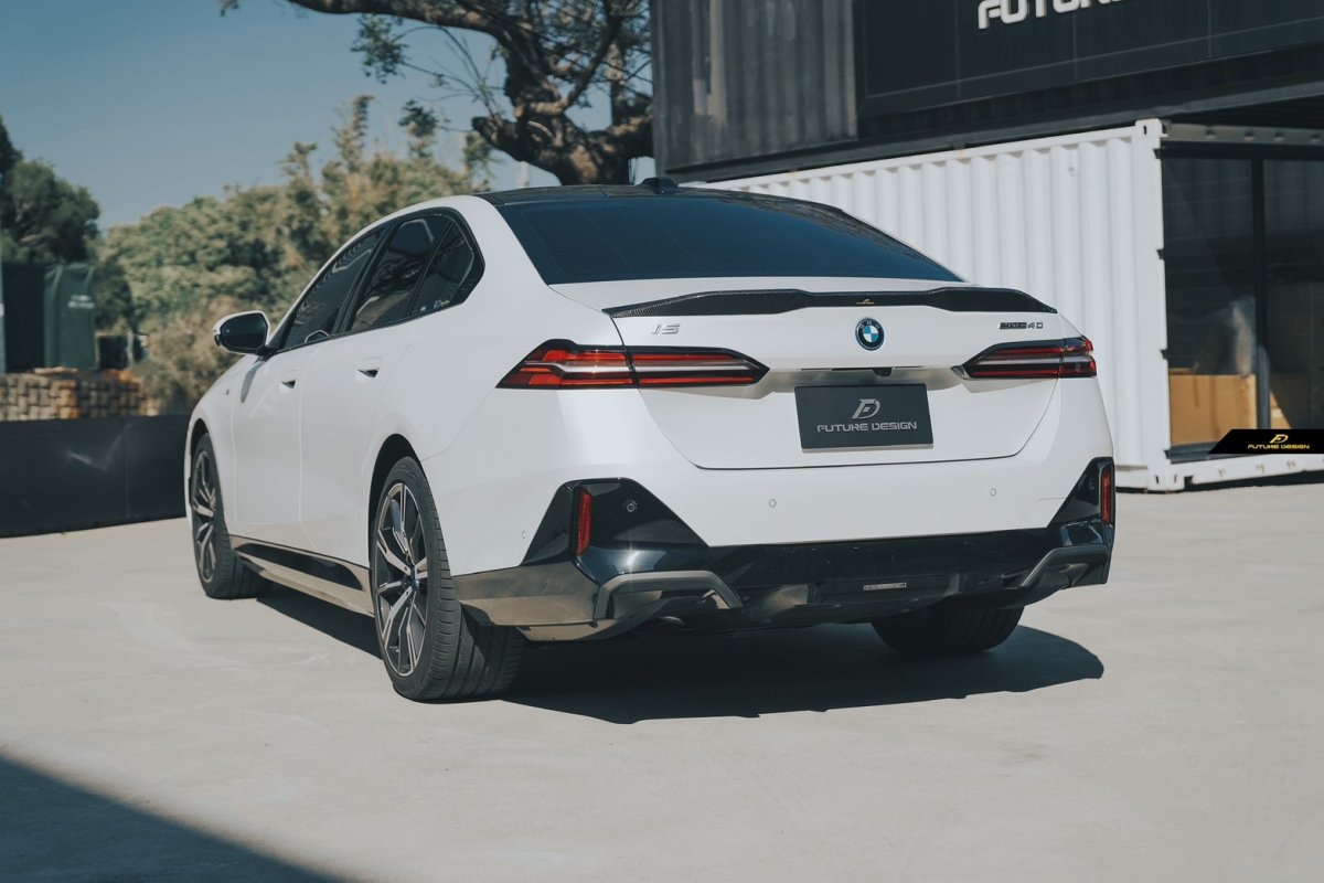 画像21: 【送料無料】BMW 5シリーズ i5 G60 トランク用 リアスポイラー 本物DryCarbon ドライカーボン (21)