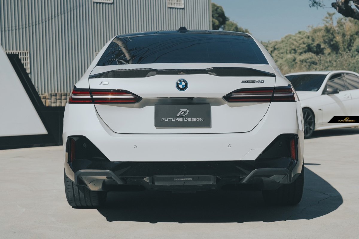 画像27: 【送料無料】BMW 5シリーズ i5 G60 トランク用 リアスポイラー 本物DryCarbon ドライカーボン (27)