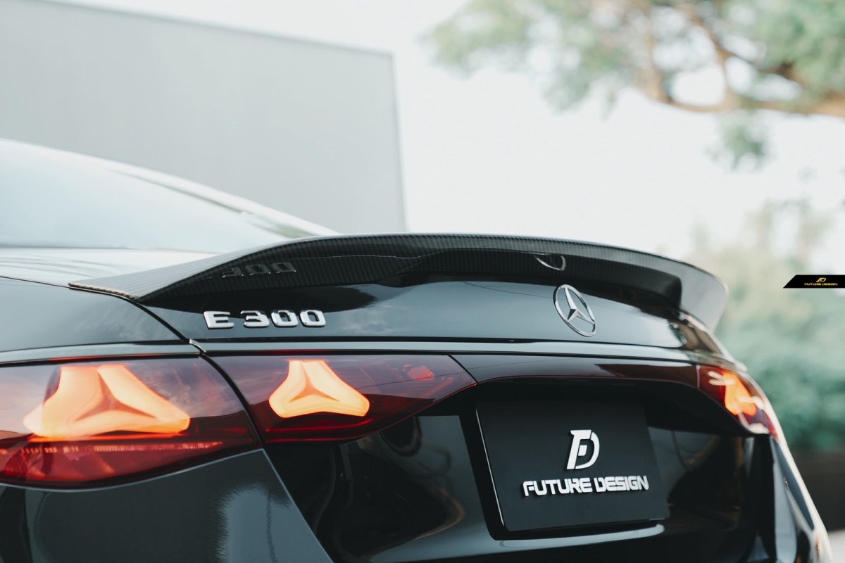 画像10: BENZ メルセデス・ベンツ E-Class W214 セダン トランク用 リアスポイラー 本物DryCarbon ドライカーボン (10)