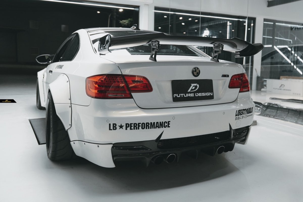 画像1: 【FD×MTC】BMW 3シリーズ E92 クーペ 用 リアウィング V1 本物DryCarbon ドライカーボン (1)