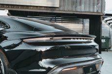 画像1: Porsche ポルシェ Taycan タイカン リア スポイラー 本物Drycarbon ドライカーボン (1)