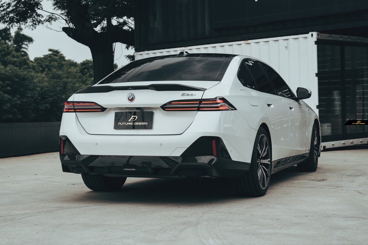 画像31: 【送料無料】BMW 5シリーズ i5 G60 トランク用 リアスポイラー 本物DryCarbon ドライカーボン (31)