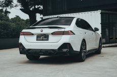 画像31: 【予約販売中に送料無料】BMW 5シリーズ i5 G60 トランク用 リアスポイラー 本物DryCarbon ドライカーボン (31)