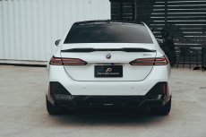 画像30: 【予約販売中に送料無料】BMW 5シリーズ i5 G60 トランク用 リアスポイラー 本物DryCarbon ドライカーボン (30)