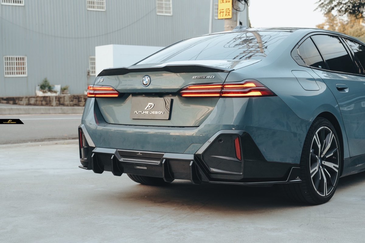 画像1: 【送料無料】BMW 5シリーズ i5 G60 Mスポーツ リアディフューザー 本物DryCarbon ドライカーボン (1)