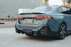 画像1: 【送料無料】BMW 5シリーズ i5 G60 Mスポーツ リアディフューザー 本物DryCarbon ドライカーボン (1)