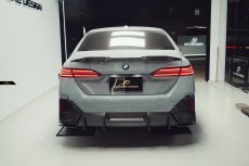 画像10: 【送料無料】BMW 5シリーズ i5 G60 Mスポーツ リアディフューザー 本物DryCarbon ドライカーボン (10)