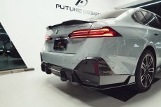 画像1: 【送料無料】BMW 5シリーズ i5 G60 Mスポーツ リアディフューザー 本物DryCarbon ドライカーボン (1)