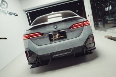 画像4: 【送料無料】BMW 5シリーズ i5 G60 Mスポーツ リアディフューザー 本物DryCarbon ドライカーボン (4)