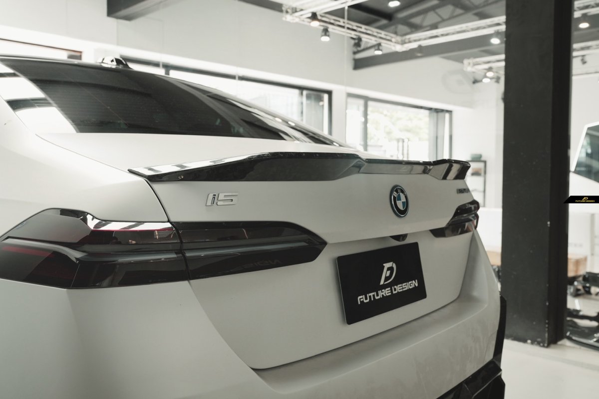 画像42: BMW 5シリーズ i5 G60 トランク用 リアスポイラー 本物DryCarbon ドライカーボン (42)