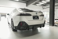 画像43: BMW 5シリーズ i5 G60 トランク用 リアスポイラー 本物DryCarbon ドライカーボン (43)