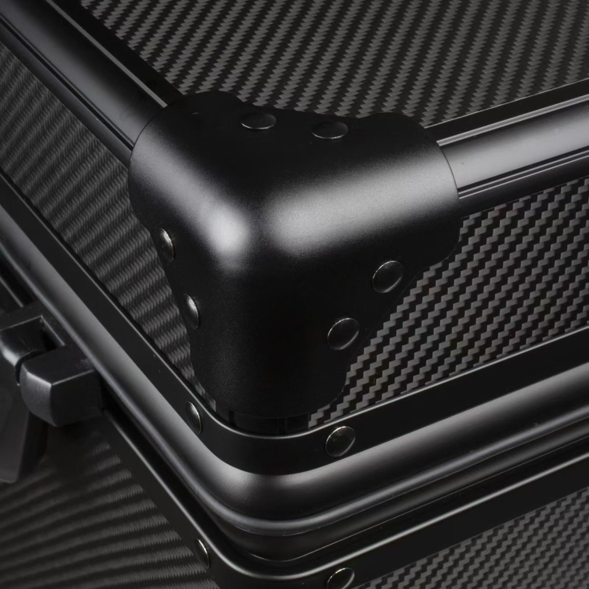 画像4: 【T-carbon】TSAロック付きカーボン収納ボックス トランクボックス (4)