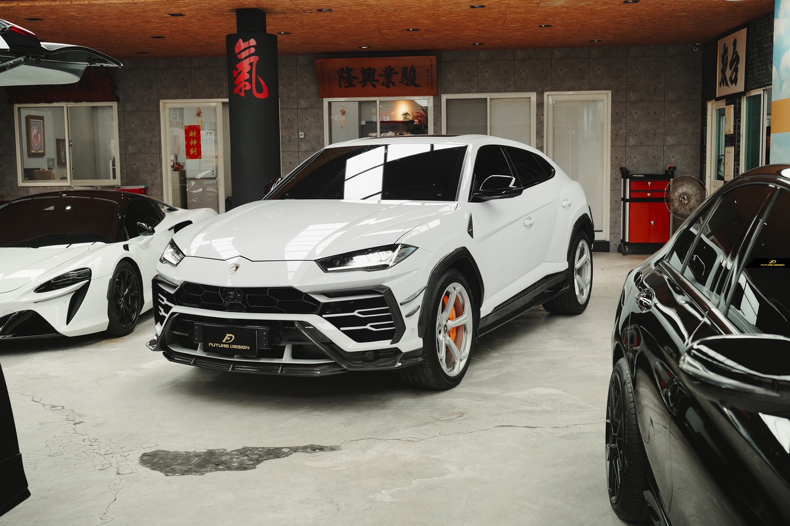 Lamborghini URUS エアロお買い上げ