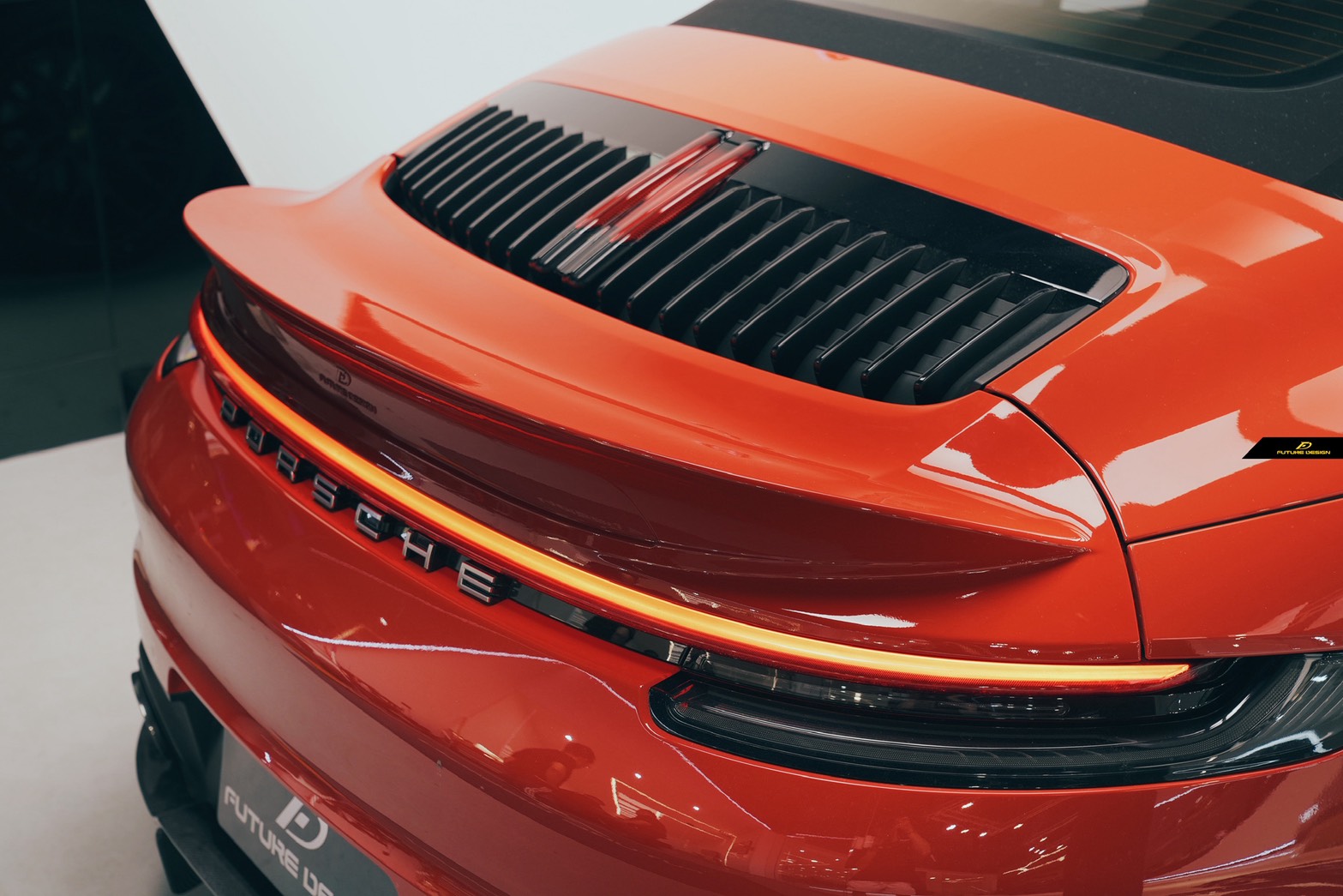 ポルシェ 911 992 Carrera リア スポイラー 入替式 - Future Design